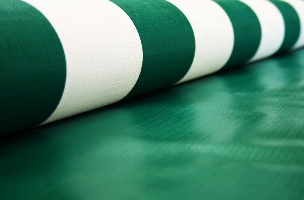 Nên mua bạt che nắng mưa loại nào?