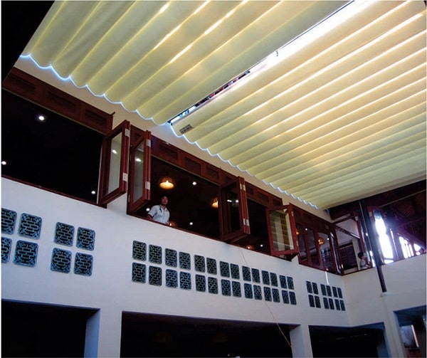 Bạt mái xếp di động làm tăng cường tính thẩm mỹ cho ban công, mái hiên nhà bạn