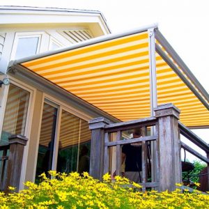 Bạt mái hiên di động dễ dàng cuốn gọn nhờ hệ thống tay quay